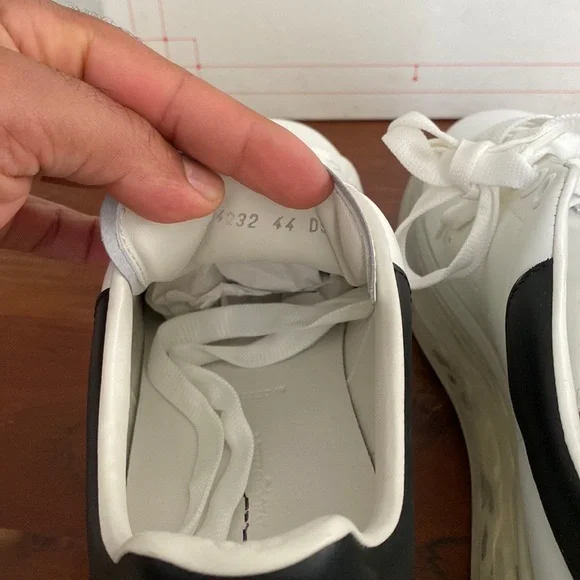 NEW‼️ Alexander McQueen - Picture 8 of 9